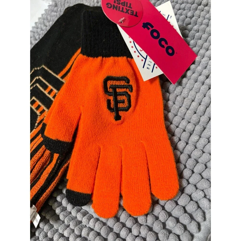 Women's San‎ Francisco Giants Orange Gloves & Scarf Set NWT